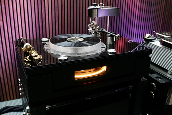  061724.munich2.Wilson-Benesch Prime Meridian turntable.jpg